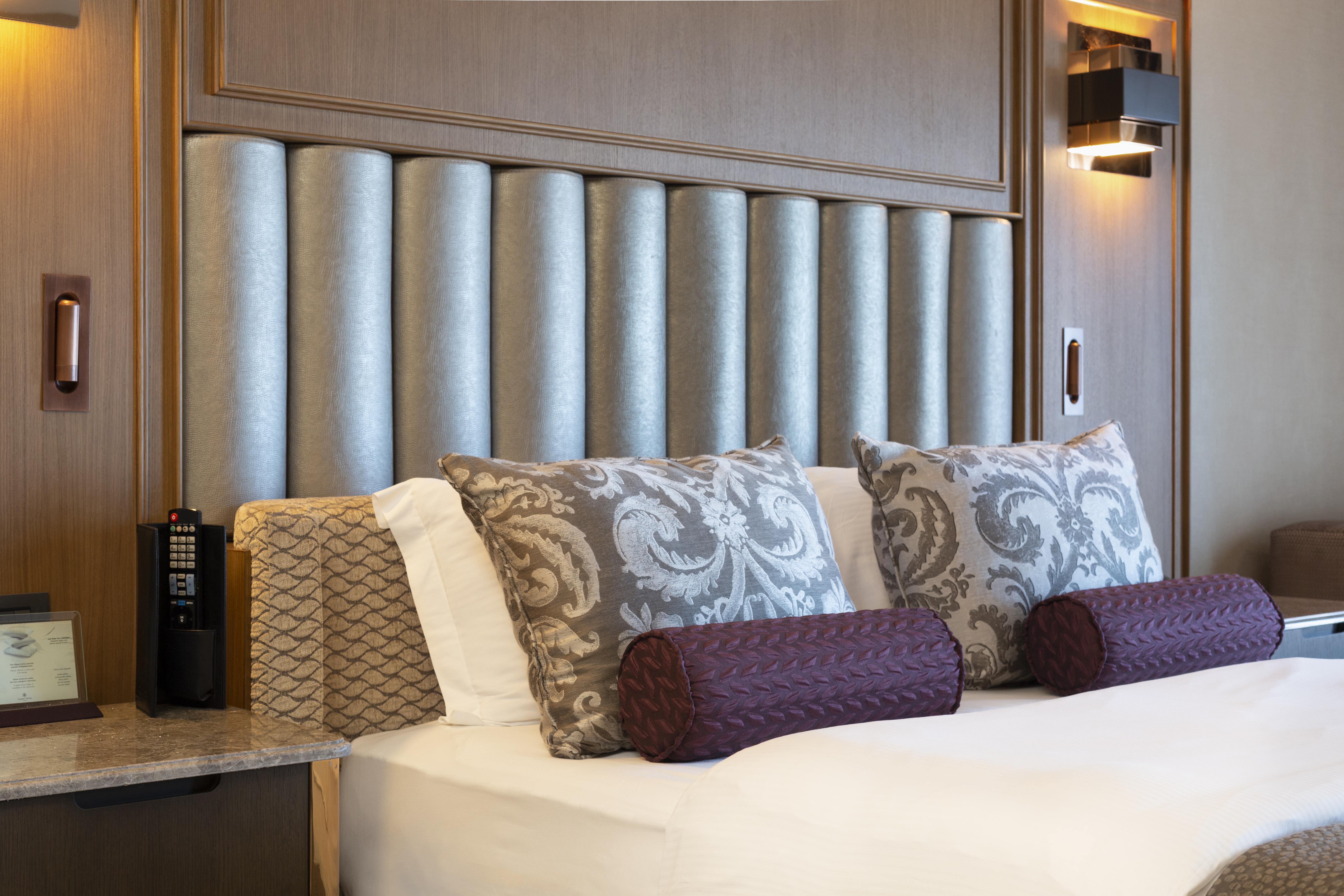 فندق ألميرا بورصة المظهر الخارجي الصورة A bed with a headboard